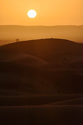 포토 JPG 해외이미지 동물 커플 모래 여행 포유류 아프리카 자연 하늘 건조 이집트 사람없음 야외 모래사장 태양 맑음 황혼 일몰 산책 사막 시골 뜨거움 양치기 모래언덕 사파리 낙타 동쪽 모로코 사하라 아랍에미리트 순례 아랍어 오아시스 이국적 수평선 해외202004 해외포토 자연요소 직업 나라 바다 중동 관계 날씨 휴식 노을 방향 언덕 생태계 파일형식 이미지허브