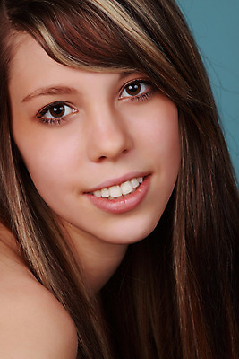 포토 JPG 해외이미지 백인 여자 한명 사람 싱글 해외202004 해외포토 서양인 1 파일형식 이미지허브