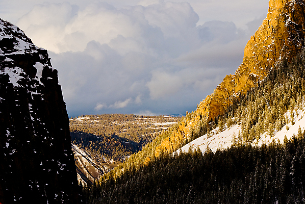 포토 JPG 해외이미지 주간 구름 겨울 자연 사람없음 야외 가로 햇빛 골짜기 미국 공백 절벽 와이오밍 해외202004 해외포토 자연요소 계절 북아메리카 태양 생태계 파일형식 이미지허브
