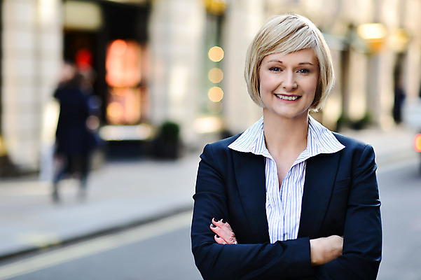 포토 JPG 해외이미지 백인 직업 응시 여자 중년 회사 비즈니스 CEO 사업가 성공 거리 관리 한명 서기 미소 사람 야외 팔짱 흰색 비즈니스우먼 자신감 고급 우아함 종업원 스마트 동료 컨설턴트 경영자 긍정 비서 경영 정중 혼자 해외202004 해외포토 서양인 1 시선 감정 컬러 컨셉 관계 모션 표정 성인 직장인 전문직 상담 리더 파일형식 이미지허브