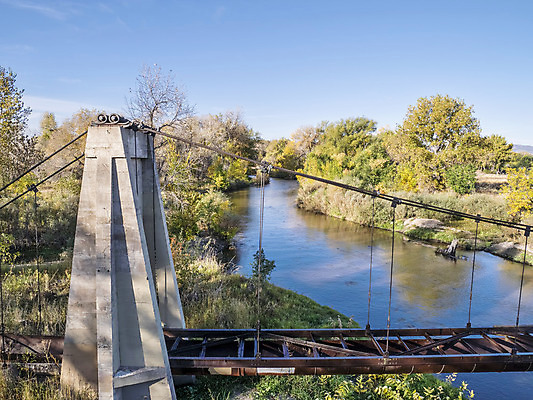 포토 JPG 해외이미지 나무 안테나 사람없음 물 강 수확 가을 기둥 버리기 부식 드론 수도교 옛날 콜로라도 해외202004 해외포토 자연요소 식물 계절 건축 농업 통신 모션 미국 다리_건축물 파일형식 이미지허브