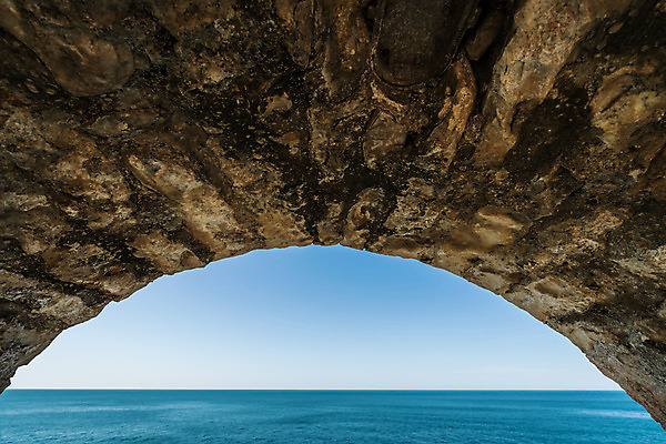 포토 JPG 해외이미지 유럽 벽 바다 하늘색 곡선 건축양식 창문 벽돌 사람없음 장식 물 파란색 햇빛 우주 발코니 오픈 성 미술관 묘사 아치 타운 대포 몬테네그로 발칸반도 옛날 수평선 카피스페이스 해외202004 해외포토 자연요소 건축물 건축 나라 무기 선 컬러 태양 공백 도시 파일형식 이미지허브