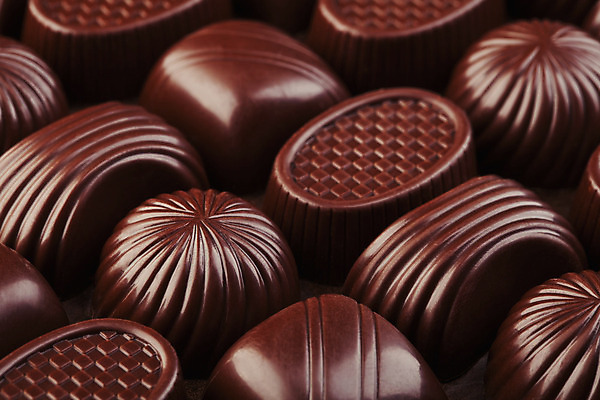 포토 JPG 해외이미지 음식 백그라운드 패턴 휴가 디저트 발렌타인데이 사탕 선물 사람없음 장식 상자 갈색 초콜릿 검은색 어둠 여러개 기쁨 우유 흰색 바 황금 고급 달콤 맛 설탕 먹기 가득함 칼로리 모음 코코아 카카오 해로움 프랄린 해외202004 해외포토 감정 음료 컬러 다수 컨셉 무늬 모션 데이이벤트 유제품 파일형식 이미지허브