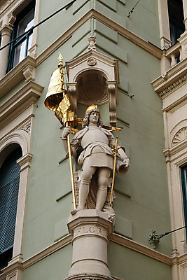 포토 JPG 해외이미지 유럽 기독교 종교 조각 건축양식 주택 미술 사람없음 건물 장식 조각상 숫자 믿음 피규어 오스트리아 모서리 성자 각도 신성 신앙심 해외202004 해외포토 문자 건축물 건축 감정 나라 문화예술 조형물 미니어처 파일형식 이미지허브