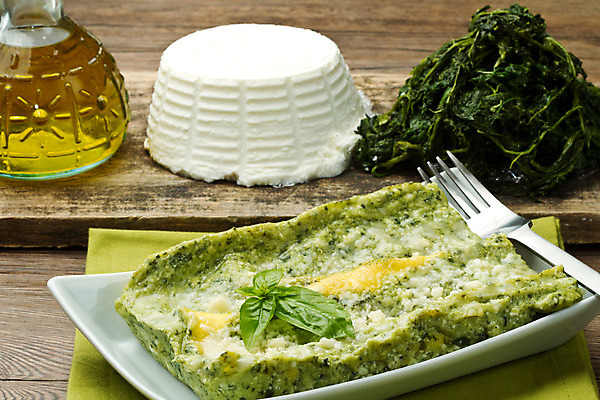 포토 JPG 해외이미지 전통 음식 조각 채소 치즈 요리 사람없음 식당 저녁식사 클래식 굽기 시금치 성분 점심식사 라자냐 채식주의자 해외202004 해외포토 컨셉 유제품 상점 식사 이탈리아음식 구이 채식 파일형식 이미지허브