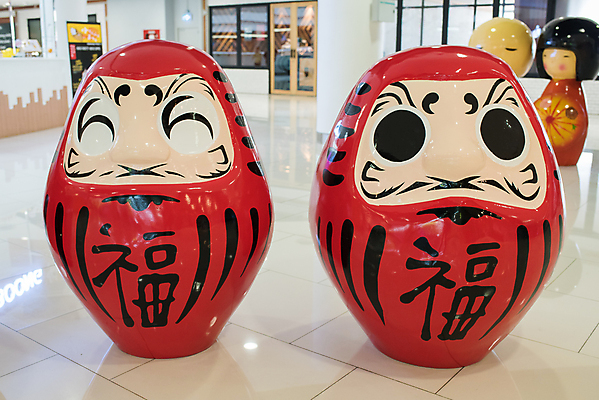 포토 JPG 해외이미지 전통 종교 문화 인형 성공 휴가 새로움 동양인 사람없음 목재 장식 빨간색 장난감 일본 축하 사찰 행운 재산 연도 심볼 해외202004 해외포토 나무 아시아 컬러 컨셉 재료 종교건축 인종 금융 파일형식 이미지허브