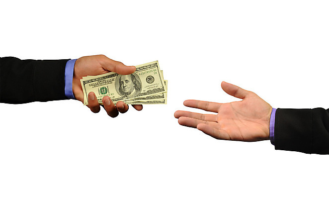 포토 JPG 해외이미지 손 남자 종이 백그라운드 컨셉 돈 비즈니스 사람 성인 사람없음 금융 달러 흰색 잡기 업무 비즈니스맨 구매 주기 기부 계산서 해외202004 해외포토 컬러 모션 신체부위 경제 쇼핑 작업 직장인 재산 파일형식 이미지허브