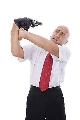 포토 JPG 해외이미지 장갑 셔츠 넥타이 한명 사람 성인 총 우아함 위험 무서움 흰배경 공포 대머리 해외202004 해외포토 1 헤어스타일 잡화 감정 무기 백그라운드 컨셉 상의 흰색 파일형식 이미지허브