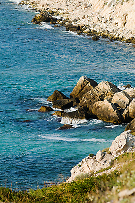 포토 JPG 해외이미지 주간 바다 자연 풍경 해변 사람없음 야외 파란색 바위 해외202004 해외포토 자연요소 컬러 돌_바위 생태계 파일형식 이미지허브