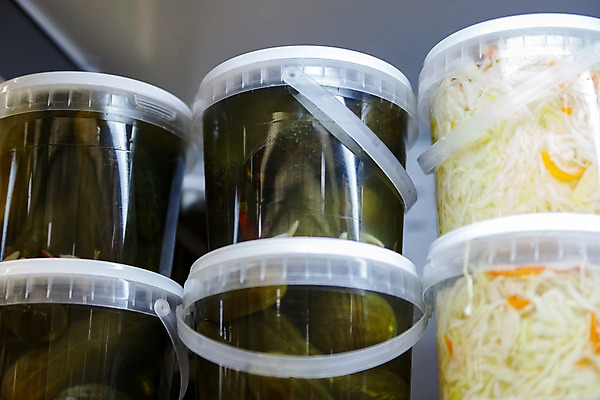 포토 JPG 해외이미지 전통 잡화 계절 음식 겨울 다이어트 채소 재료 유리 오이 선반 건강 마늘 요리 사람없음 목재 상점 주방 당근 가을 항아리 맛 보호 상품 균형 찬장 유기농 피클 발효 수납 후추 통조림 절임 정물화 줄서기 지하실 채식주의자 핸드메이드 해외202004 해외포토 나무 웰빙 가구 컨셉 모션 재질 뿌리채소 도자기 향신료 그림 채식 파일형식 이미지허브