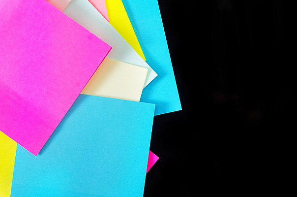 포토 JPG 해외이미지 백그라운드 사람없음 하이앵글 포스트잇 색종이 카피스페이스 해외202004 해외포토 종이 뷰포인트 공백 메모지 파일형식 이미지허브