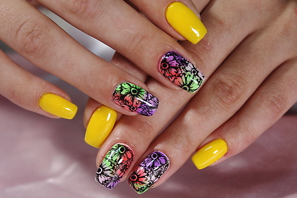 포토 JPG 해외이미지 손 디자인 여자 분홍색 무지개 신체 손가락 막대사탕 사탕 미술 사람없음 치료 초록색 파란색 노란색 유행 봄 못 손톱관리 손톱 광택 인공 해외202004 해외포토 자연요소 계절 컬러 의학 문화예술 디저트 사람 신체부위 공구 네일아트 파일형식 이미지허브