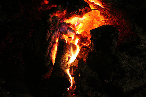 포토 JPG 해외이미지 백그라운드 겨울 패턴 오렌지 모션 자연 벽지 추상 따뜻함 요리 사람없음 목재 빛 노란색 검은색 어둠 에너지 뜨거움 닫기 그릴 야간 위험 장작 모닥불 바비큐 폭발 벽난로 질감 매움 화재 통나무 연료 매연 연소 석탄 엘리먼트 용광로 점화 화상 해외202004 해외포토 자연요소 나무 계절 음식 컬러 컨셉 무늬 과일 재료 주방용품 불 환경오염 맛 상처 사건 생태계 파일형식 이미지허브