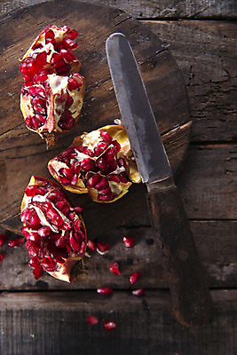 포토 JPG 해외이미지 사람없음 칼 석류 나무배경 해외202004 해외포토 백그라운드 과일 파일형식 이미지허브