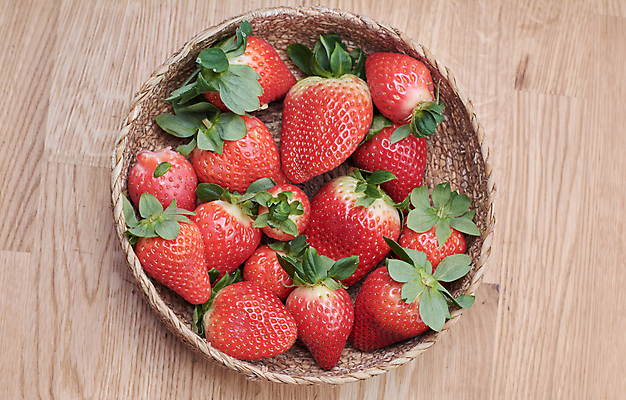 포토 JPG 해외이미지 그릇 접시 계절 열매 음식 백그라운드 잎 과일 재료 자연 탁자 딸기 디저트 건강 사람 사람없음 목재 빨간색 세로 초록색 농장 바구니 금지 흰색 시골 신선 그룹 사발 달콤 아침식사 널 정상 큼 먹기 오브젝트 상쾌 유기농 날것 점토 흙더미 숙성 채식주의자 해외202004 해외포토 나무 식물 식기 웰빙 감정 컬러 가구 농업 모션 식사 흙 사기그릇 맛 크기 생태계 채식 파일형식 더미 이미지허브