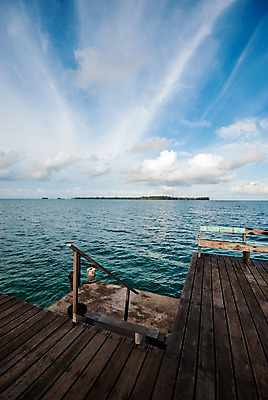 포토 JPG 해외이미지 바다 섬 여행 하늘 휴가 풍경 사람없음 목재 빨간색 물 여름 파란색 항구 침묵 만 휴양지 방파제 석호 몰디브 옛날 이국적 터키석 파라다이스 수평선 해외202004 해외포토 자연요소 나무 계절 공공시설 아시아 컬러 재료 교통시설 소리 장소 보석 파일형식 이미지허브