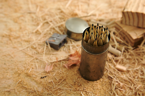 포토 JPG 해외이미지 직업 산업 조각 문구용품 노동자 안전 성인 사람없음 목재 갈색 상점 블록 장비 흰색 도구 칼날 작업실 보호 자르기 캐비닛 목수 무역 질감 목공예 통조림 장인 자작나무 잡동사니 수공예 건축업자 부스러기 수목 옛날 재주꾼 해외202004 해외포토 나무 건축 컬러 컨셉 재료 모션 사람 공예 사물함 오브젝트 파일형식 이미지허브