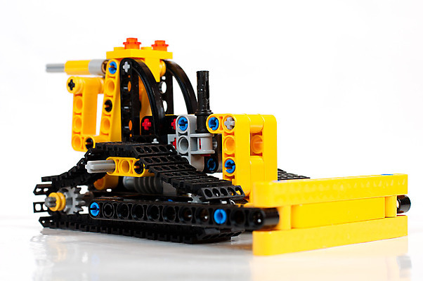 포토 JPG 해외이미지 1 디자인 어린이 신체 미술 사람없음 장난감 노란색 바퀴 플라스틱 디자이너 레고 개발 해외202004 해외포토 직업 컬러 재질 문화예술 사람 파일형식 이미지허브