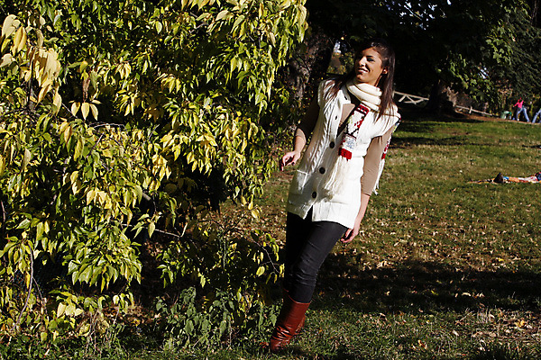 포토 JPG 해외이미지 나무 공원 여자 잎 자연 휴식 한명 사람 야외 기쁨 아내 해외202004 해외포토 식물 1 공공시설 감정 컨셉 생태계 파일형식 이미지허브