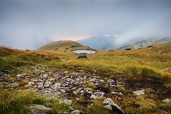 포토 JPG 해외이미지 식물 구름 공원 자연 하늘 아침 산 풍경 경사 사람없음 야외 초록색 물 일몰 안개 연못 연기 저녁 땅 언덕 흐림 오르막 뿌연 슬로바키아 전국 폭풍우 해외202004 해외포토 주간 자연요소 공공시설 유럽 컬러 날씨 노을 비_날씨 야간 자연재해 생태계 파일형식 이미지허브