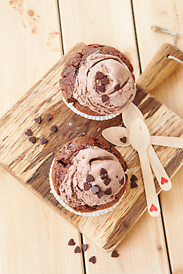 포토 JPG 해외이미지 음식 아이스크림 디저트 사탕 사람없음 목재 장식 세로 컬러풀 파티 케이크 초콜릿 숟가락 수확 마음 시골 신선 맛 컵케이크 머핀 레시피 핸드메이드 해외202004 해외포토 나무 빵 컬러 컨셉 농업 재료 수저 이벤트 파일형식 이미지허브