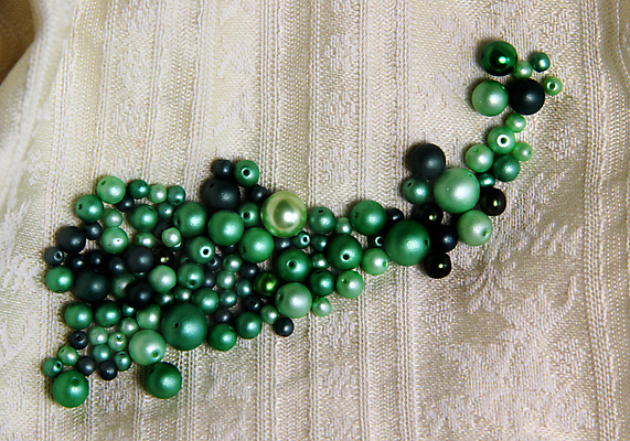 포토 JPG 해외이미지 디자인 드레스 여자 조각 패턴 목걸이 장신구 팔찌 버튼 취미 사람없음 장식 초록색 빛 유행 도구 직물 뜨개질 변화 실 혼합 바느질 크리스탈 보석 구슬 광택 섬유 항목 핸드메이드 스타일 해외202004 해외포토 옷 컬러 컨셉 무늬 사람 광석 파일형식 이미지허브