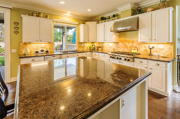 포토 JPG 해외이미지 디자인 가구 오렌지 건축양식 유리 부동산 새로움 바닥 주택 실내 사람없음 내부 목재 장식 빛 햇빛 갈색 주방 기계 방 흰색 오픈 도자기 고급 우아함 오븐 난로 맨션 계산대 타일 싱크대 대리석 업그레이드 철강 스타일 해외202004 해외포토 나무 건축 컬러 생활용품 컨셉 과일 재료 재질 건물 태양 가전제품 재산 난방기 개수대 파일형식 이미지허브