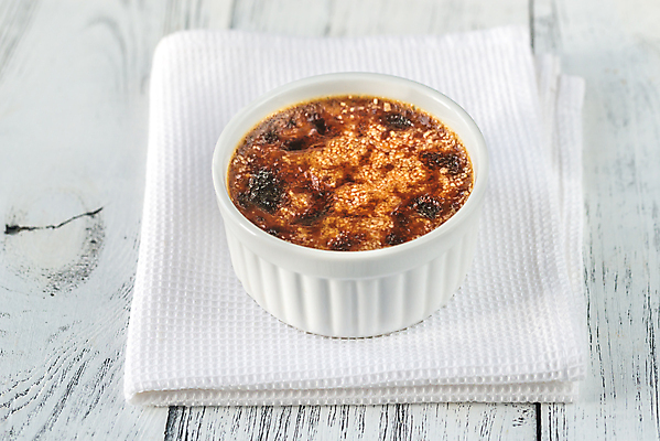 포토 JPG 해외이미지 그릇 실내 사람없음 식탁보 크렘브륄레 나무배경 해외202004 해외포토 식기 백그라운드 디저트 내부 파일형식 이미지허브