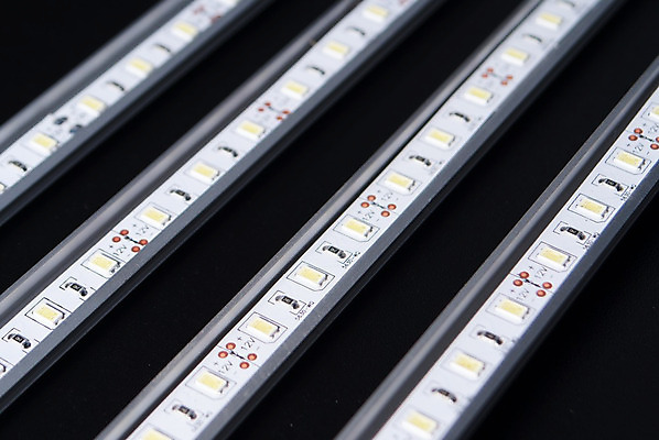 포토 JPG 해외이미지 밧줄 조각 백그라운드 컨셉 크리스마스 전구 자연 전등 조명 실내 따뜻함 사람없음 장식 가로 파티 환경 힘 장비 에너지 추위 흰색 램프 보호 각도 슛 문학 실타래 형광등 고립 효율 주도 해외202004 해외포토 기념일 줄 컬러 이벤트 내부 예절 생태계 파일형식 이미지허브