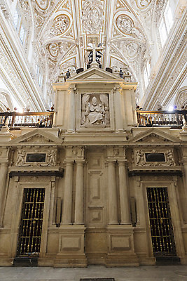 포토 JPG 해외이미지 종교 문화 여행 십자가 건축양식 사람 사람없음 장식 성당 교회 기둥 중세 역사 스페인 아치 고고학 메디나 스페인어 아랍어 제단 해외202004 해외포토 교육 건축 유럽 종교건축 건물 파일형식 이미지허브