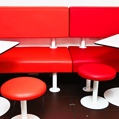 포토 JPG 해외이미지 라이프스타일 디자인 음식 가구 의자 비즈니스 탁자 호텔 휴식 벽돌 새로움 바닥 실내 사람없음 내부 장식 빨간색 식당 저녁식사 카페 방 바 휴게실 아침식사 가죽 타일 속도 클럽 통로 카페테리아 일반 점심식사 줄서기 해외202004 해외포토 컬러 생활용품 컨셉 모션 숙소 생활 상점 식사 파일형식 이미지허브