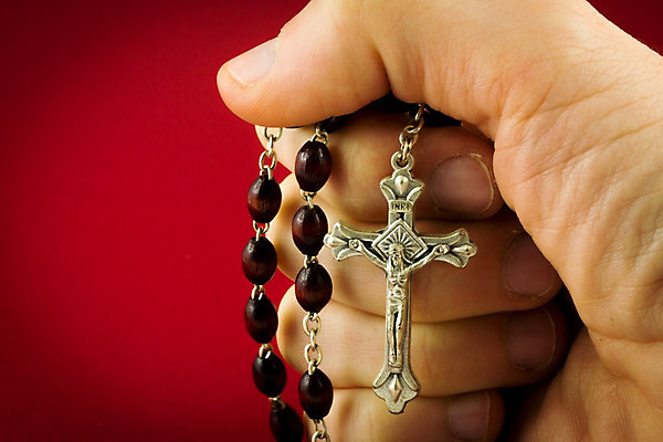 포토 JPG 해외이미지 손 꽃 종교 십자가 꽃무늬 목걸이 사람없음 장미 교회 믿음 고통 기도 잡기 예수 의식 신성 묵주 숭배 신앙심 해외202004 해외포토 식물 감정 무늬 장신구 종교용품 종교건축 모션 건물 신체부위 신_종교 파일형식 이미지허브