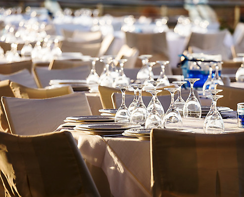 포토 JPG 해외이미지 식기 접시 결혼 와인잔 의자 유리 탁자 호텔 결혼식 이벤트 사람없음 야외 장식 세트 파티 식당 식사 저녁식사 희망 일몰 카페 식탁보 축하 오픈 고급 우아함 은색 저녁 지중해 배열 서비스 준비 카페테리아 설정 점심식사 접수 정중 해외202004 해외포토 감정 바다 컬러 가구 컨셉 술잔 재질 숙소 노을 상점 야간 파일형식 이미지허브