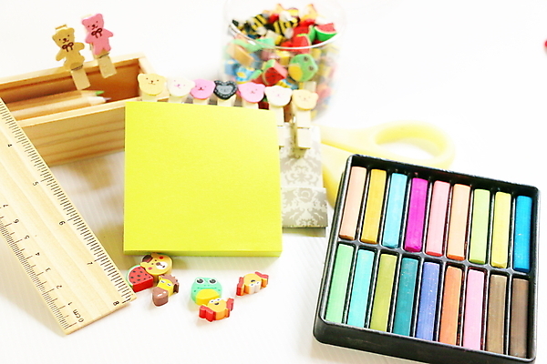 포토 JPG 해외이미지 자 사람없음 연필 메시지 신학기 크레파스 해외202004 해외포토 문구용품 학용품 필기구 파일형식 이미지허브