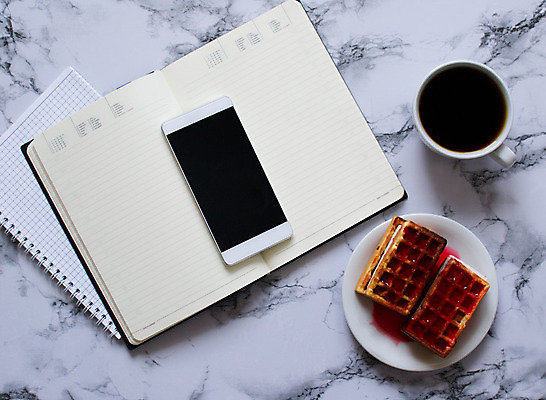 포토 JPG 해외이미지 교육 종이 커피 백그라운드 컨셉 비즈니스 탁자 휴가 설계 이벤트 사람없음 스마트폰 사무실 다이어리 쪽지 공책 공백 정보 달력 흰색 기록 시간 오픈 날짜 계획 정상 배열 알림 책상 준비 대리석 페이지 공지사항 와플 점심식사 조언 체크리스트 목업 목차 해외202004 해외포토 음료 컬러 가구 재료 문구용품 디저트 핸드폰 스마트기기 사무용품 식사 파일형식 이미지허브