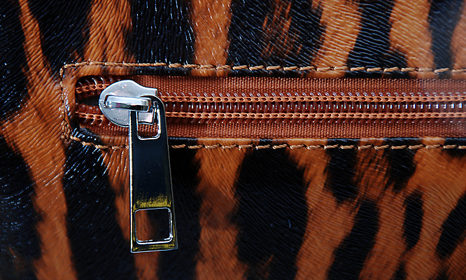 포토 JPG 해외이미지 옷 부분 사람없음 유행 금속 펼침 직물 오픈 연결 접속 바느질 잠금 분열 지퍼 잠금해제 철강 해외202004 해외포토 모션 재질 보안 파일형식 이미지허브