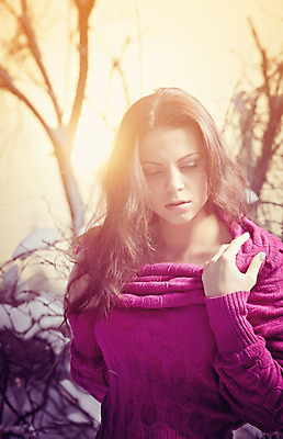 포토 JPG 해외이미지 백인 모델 1 라이프스타일 웰빙 계절 공원 여자 행복 얼굴 겨울 자연 날씨 건강 한명 미소 사람 성인 야외 세로 유행 우정 기쁨 추위 나뭇가지 숲 장면 유일 해외202004 해외포토 서양인 나무 공공시설 감정 표정 생활 신체부위 친구 생태계 파일형식 이미지허브