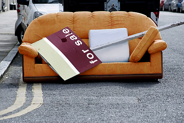 포토 JPG 해외이미지 도로 오렌지 모션 거리 주택 사람없음 초록색 소파 세일 금지 보행로 재산 주차 사인 삭제 떠남 해외202004 해외포토 길 컬러 의자 과일 교통시설 건물 금융 파일형식 이미지허브