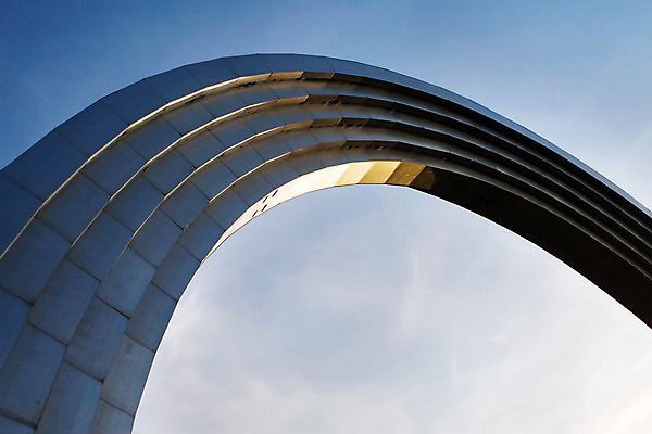 포토 JPG 해외이미지 무지개 건축양식 하늘 사람없음 가로 파란색 금속 도시 은색 아치 천연기념물 철강 해외202004 해외포토 자연요소 건축 컬러 재질 파일형식 이미지허브