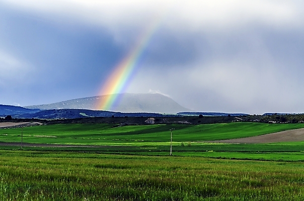 포토 JPG 해외이미지 구름 유럽 백그라운드 무지개 밭 농업 자연 하늘 날씨 산 풍경 사람없음 야외 빨간색 초록색 파란색 컬러풀 농장 마을 환경 계곡 어둠 흰색 스페인 폭풍 해외202004 해외포토 자연요소 나라 산업 컬러 생태계 파일형식 이미지허브