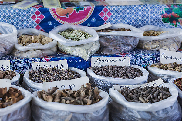 포토 JPG 해외이미지 전통 아시아 여행 잎 가방 비즈니스 재료 휴가 파프리카 동양인 사람없음 컬러풀 꼬리표 세일 상점 숟가락 견과류 시장 맛 가격 가루 인도인 허브 향신료 무역 매움 향기 냄새 향 후추 카레 강렬 매각 사프란 시나몬 아랍어 키르기스스탄 해외202004 해외포토 외국인 식물 잡화 나라 산업 음식 컬러 컨셉 채소 수저 인종 라벨 중앙아시아 향미료 파일형식 이미지허브