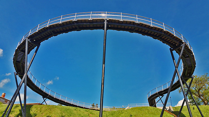 포토 JPG 해외이미지 나무 산업 백그라운드 패턴 건축양식 자연 하늘 산 사람없음 야외 여름 파란색 빛 울타리 태양 금속 보행자 반대 철강 해외202004 해외포토 자연요소 식물 계절 건축 컬러 무늬 재질 담장 생태계 파일형식 이미지허브