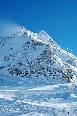 포토 JPG 해외이미지 계절 스포츠 겨울 의자 자연 하늘 휴가 스키 산 사람 풍경 경사 사람없음 야외 맑음 얼음 흰색 기둥 오스트리아 정상 휴양지 빙하 서리 알프스 장면 스키선수 철사 봉 절정 지원 해외202004 해외포토 자연요소 건축 유럽 컬러 가구 날씨 겨울스포츠 운동선수 장소 생태계 파일형식 이미지허브