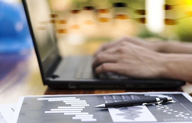 포토 JPG 해외이미지 아이콘 직업 손 교육 산업 컨셉 회사 비즈니스 그래프 아이디어 사람없음 금융 경제 경쟁 정보 성장 비즈니스맨 목표 컨설턴트 상담 혁명 개발 경영 마케팅 조언 지능 해외202004 해외포토 남자 신체부위 직장인 전문직 파일형식 이미지허브