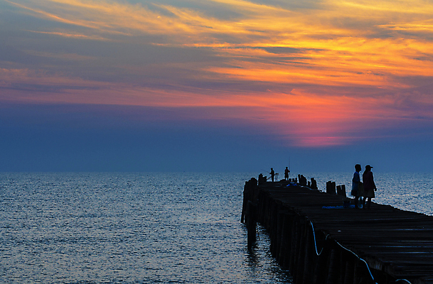 포토 JPG 해외이미지 라이프스타일 실루엣 바다 태국 자연 하늘 아침 낚시 그림자 어업 사람 풍경 사람없음 야외 목재 물 빛 햇빛 일출 항구 일몰 새벽 산책로 시골 장면 스카이라인 옛날 수평선 해외202004 해외포토 주간 자연요소 나무 산업 아시아 길 재료 교통시설 레저 촬영기법 생활 태양 노을 생태계 파일형식 이미지허브