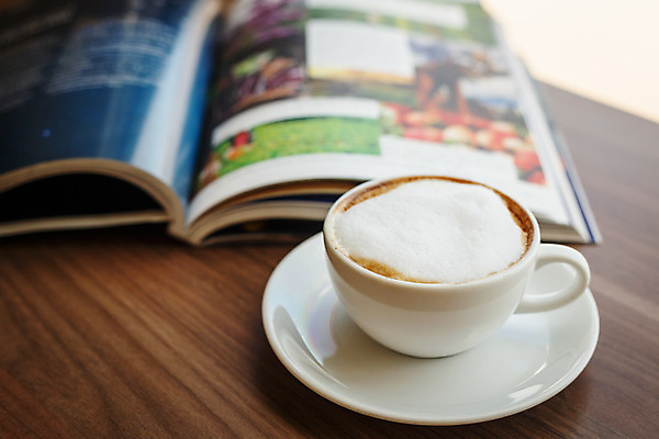 포토 JPG 해외이미지 안경 커피 음료 백그라운드 탁자 아침 콩 실내 사람 사람없음 목재 책 컵 갈색 식당 검은색 어둠 카페 에너지 머그컵 수확 흰색 시골 신선 뜨거움 닫기 아침식사 수증기 고객 보케 아로마 카푸치노 에스프레소 카페인 해외202004 해외포토 주간 나무 식기 잡화 컬러 가구 농업 재료 모션 곡류 내부 상점 식사 파일형식 이미지허브