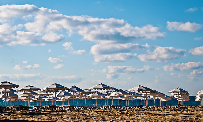 포토 JPG 해외이미지 구름 모래 바다 의자 휴가 휴식 사람 취미 사람없음 파란색 컬러풀 공백 악단 주름 안락의자 대여 야외의자 임대 수평선 해외202004 해외포토 자연요소 음악 컬러 가구 컨셉 경제 파일형식 이미지허브