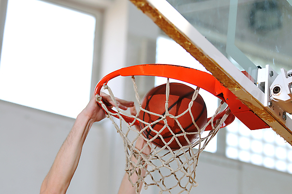 포토 JPG 해외이미지 손 농구 농구공 실내 아웃포커스 신체부위 운동 잡기 농구대 농구장 덩크슛 해외포토 공 스포츠시설 모션 촬영기법 건강 사람 내부 구기 골대 파일형식 이미지허브