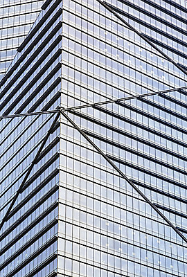 포토 JPG 해외이미지 외관 패턴 비즈니스 건축양식 유리 부동산 아파트 들기 풍경 사람없음 건물 세로 금융 파란색 빛 사무실 반사 고층빌딩 흰색 도시 센터 재산 닫기 도심 큼 무역 상업 대도시 리빙 대여 렌탈 진짜 해외202004 해외포토 건축물 건축 산업 컬러 무늬 모션 재질 주택 빌딩 경제 크기 파일형식 이미지허브