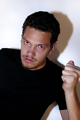 포토 JPG 해외이미지 감정 얼굴 그림자 한명 사람 힘 주먹 분노 위험 발사 싸움 조심 명령 해외202004 해외포토 1 컨셉 모션 신체부위 파일형식 이미지허브